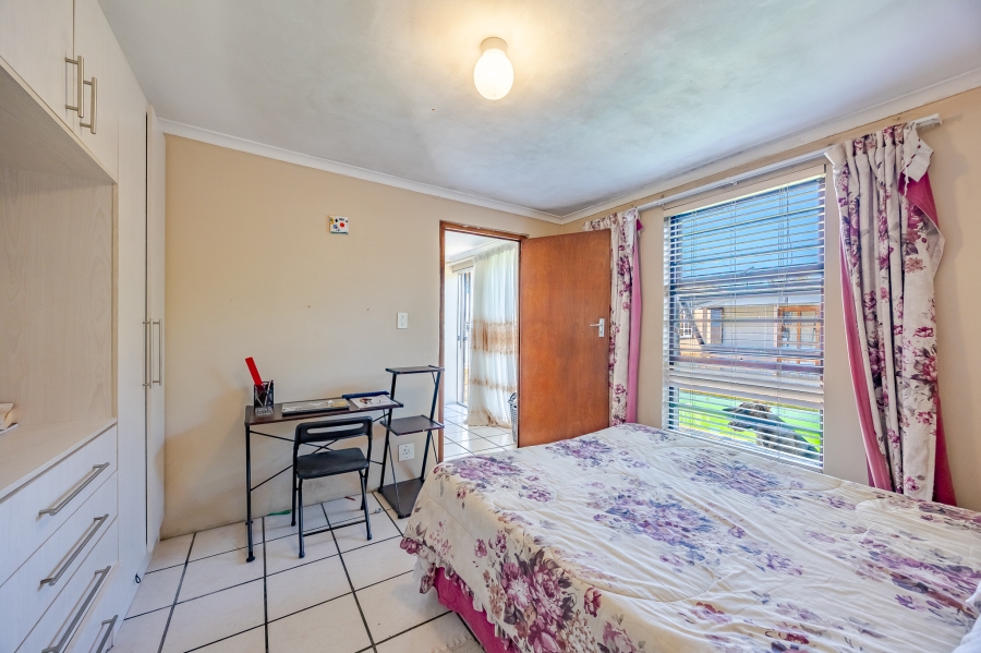 5 Bedroom Property for Sale in Bothasig Western Cape